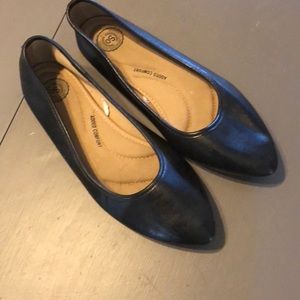 Never worn flats black